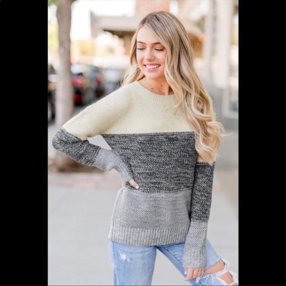 Grey Colorblock Sweater - Picture 4 of 7